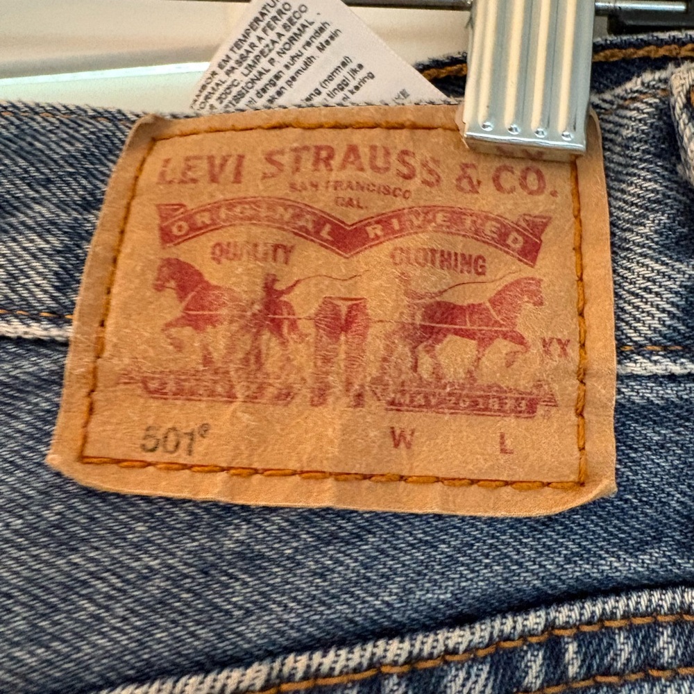 Levi's 501 Original Distressed Denim Shorts - Size 28 - Vintage Look - Picture 7 of 12